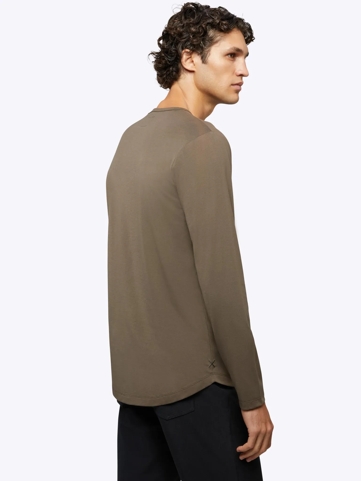 Cuts Clothing AO Long Sleeve Henley Curve-Hem in Shadow