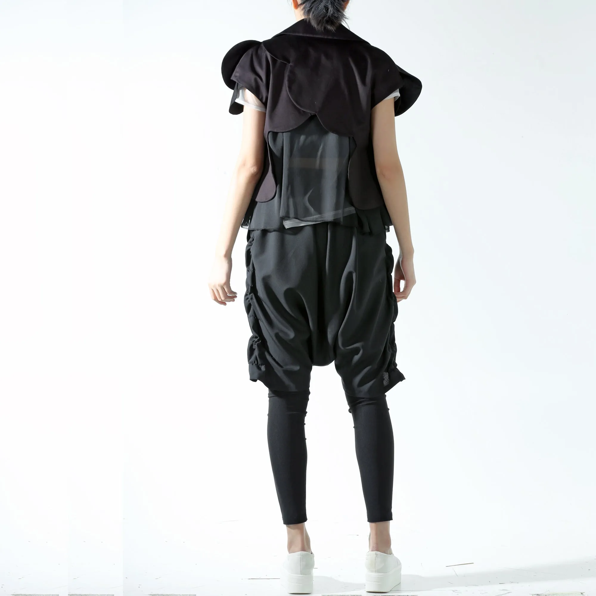 Jacket - Sleeveless with Circle Edge and Flakes