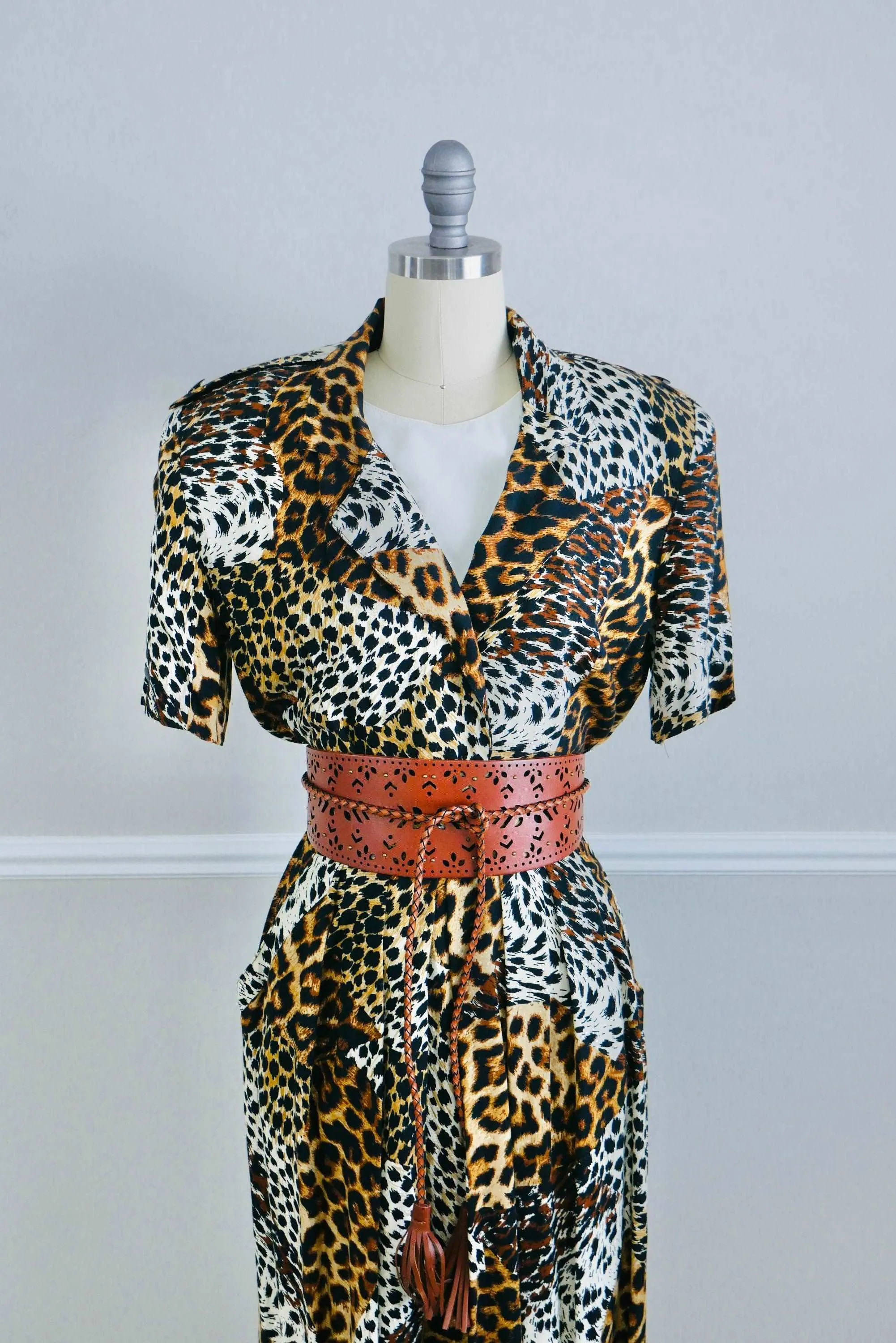 ON SALE Vintage 1980s Leopard Print Dress / 80s retro rayon animal print dress size M