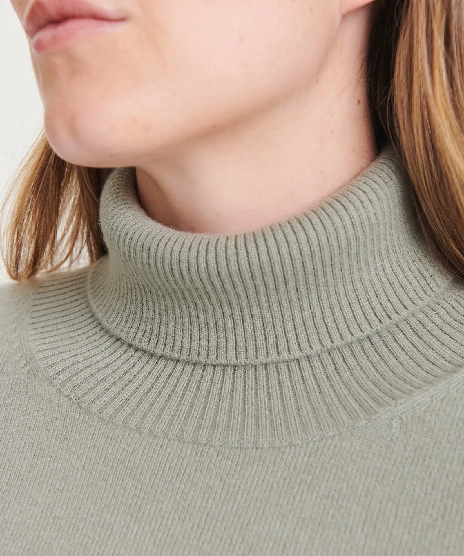 Signature Cashmere Classic Turtleneck