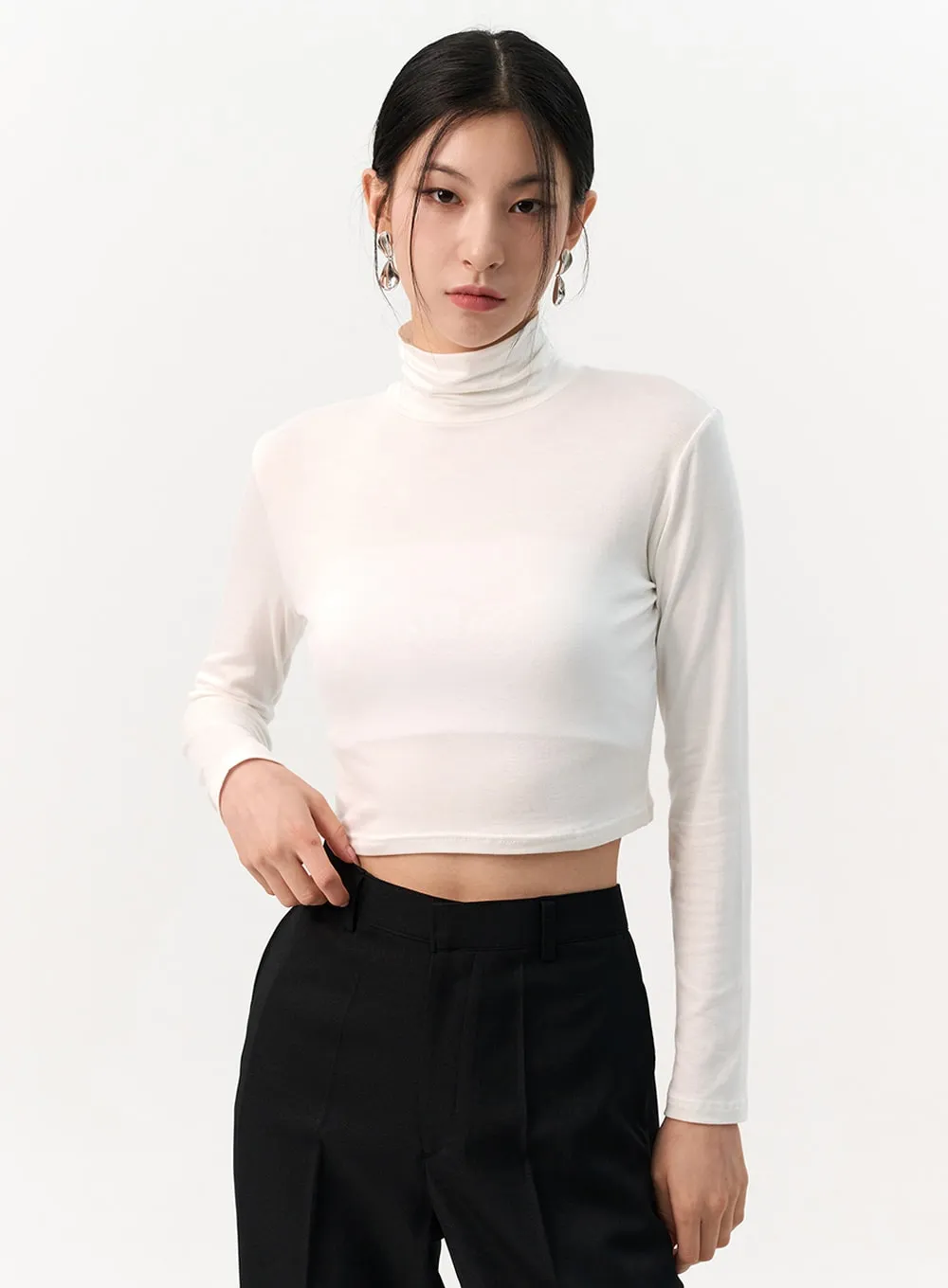 Solid Long Sleeve Turtleneck Crop IO320