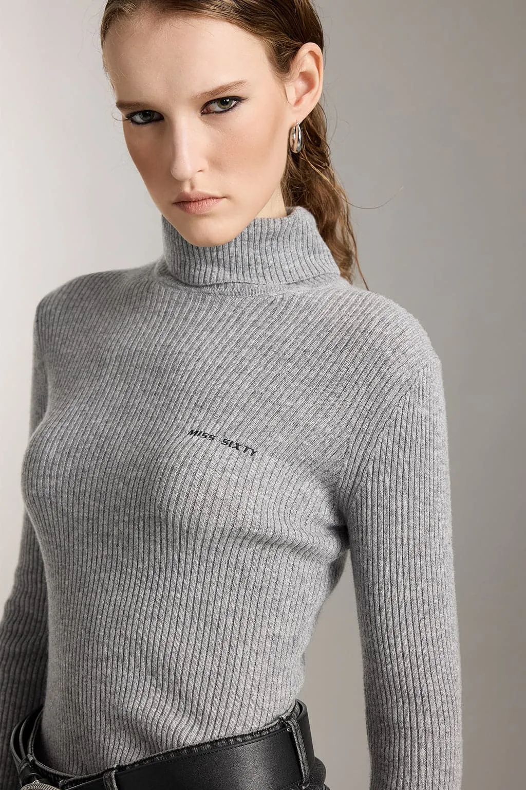 Turtleneck Wool Knit Top With Embroidered