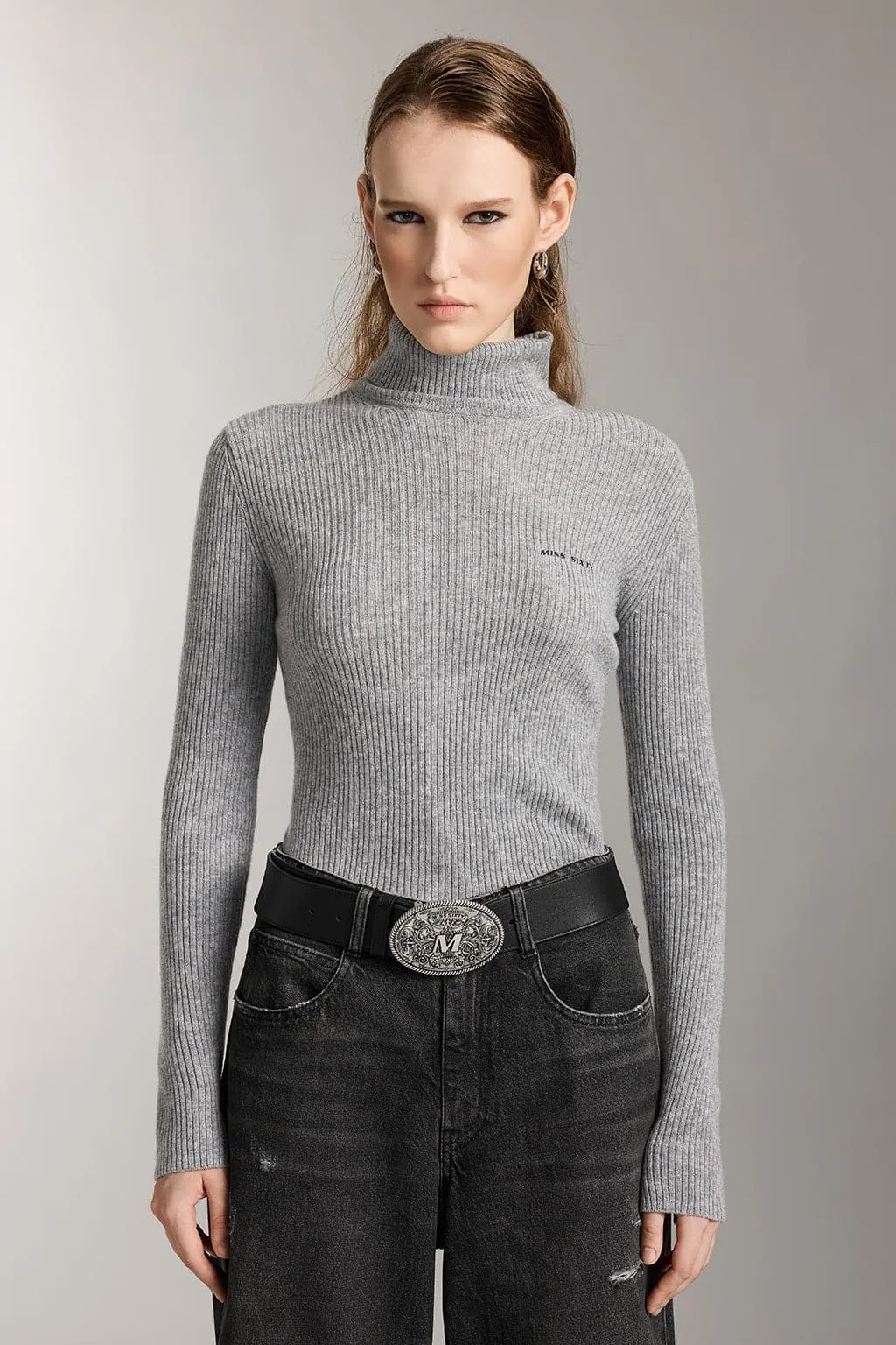 Turtleneck Wool Knit Top With Embroidered