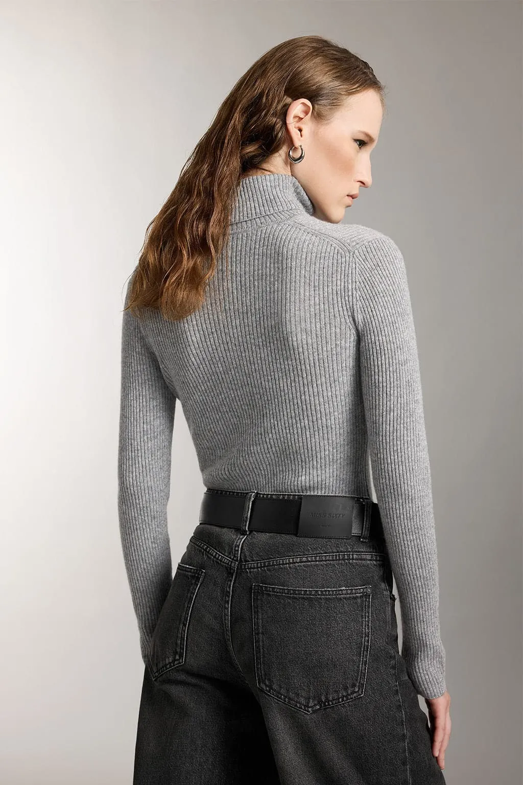 Turtleneck Wool Knit Top With Embroidered